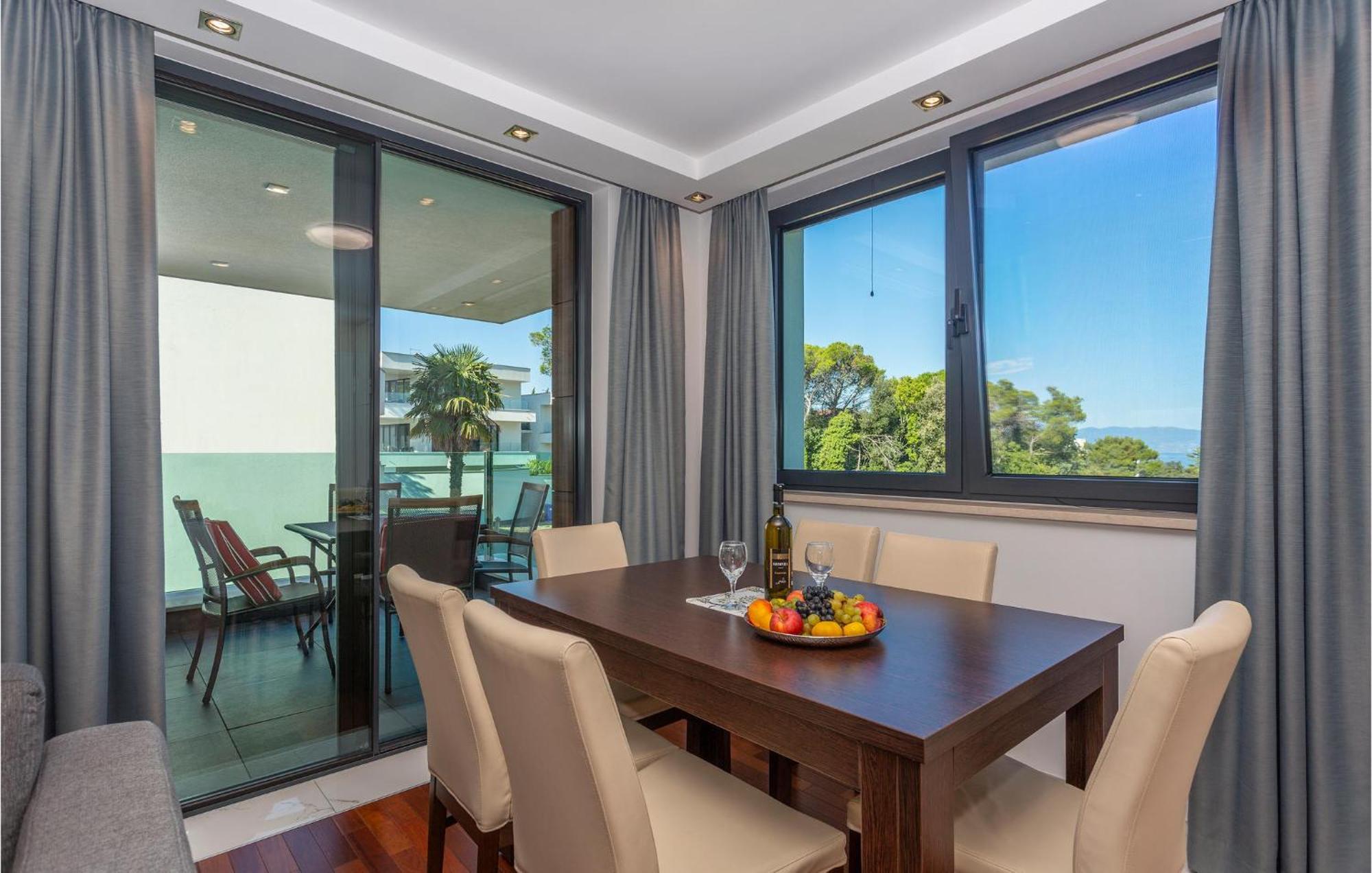 Stunning Apartment In Malinska With Kitchen 外观 照片