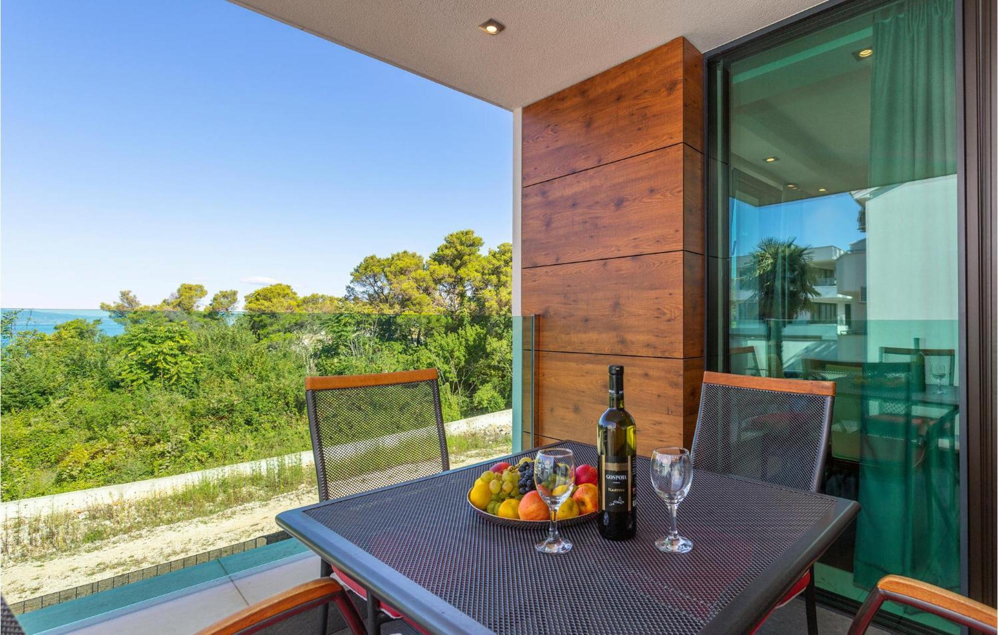 Stunning Apartment In Malinska With Kitchen 外观 照片